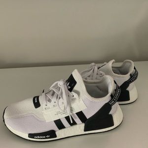 BRAND NEW Adidas NMD_R1 V2 Mens runners